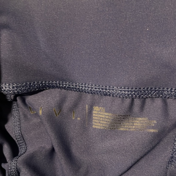 Livi Capri workout pants with pockets - Picture 2 of 4